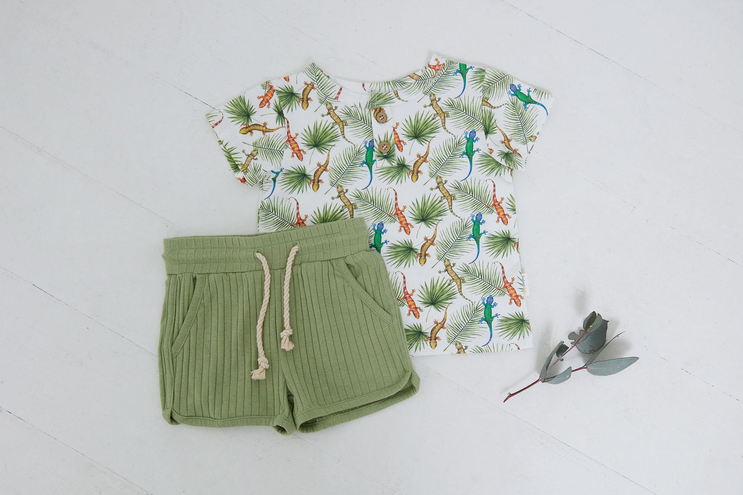 Oscar Tee - Geckos - Indigo & Lellow Store